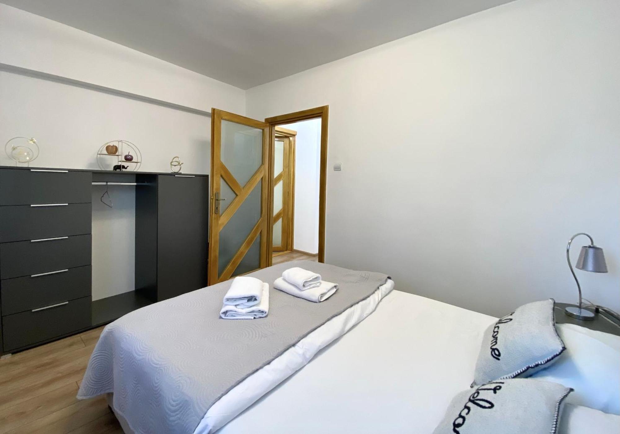 Kronstadt Apartment - Pet Friendly Braşov Exteriör bild